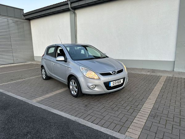 Hyundai i20 Hatchback, Petrol, 2012, Silver