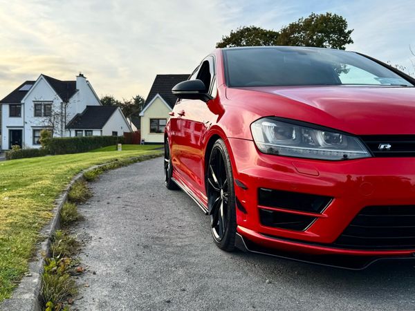 Volkswagen Golf Hatchback, Petrol, 2015, Red