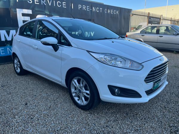 Ford Fiesta Hatchback, Petrol, 2015, White