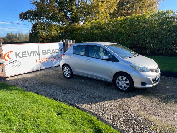 Toyota Yaris Hatchback, Petrol, 2014, Silver