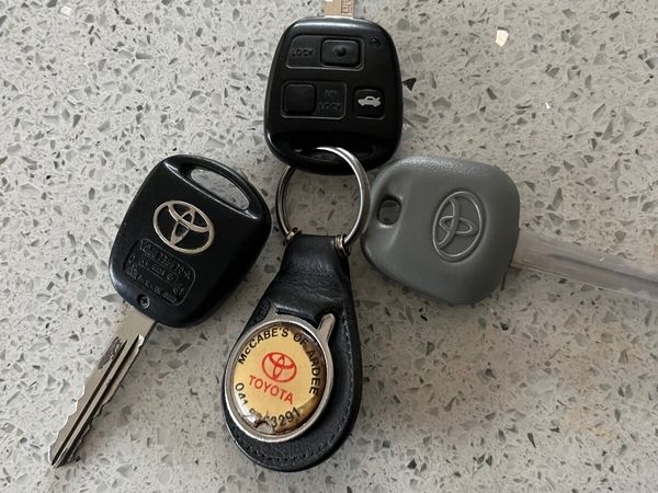 Toyota Avensis Saloon, Diesel, 2006, Grey