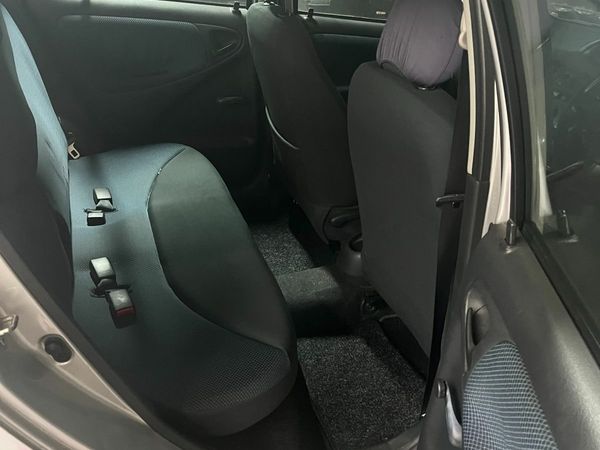 Toyota Yaris Hatchback, Petrol, 2005, Silver