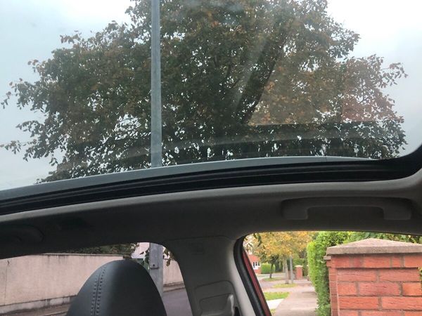 Nissan Qashqai Hatchback, Diesel, 2018, Red