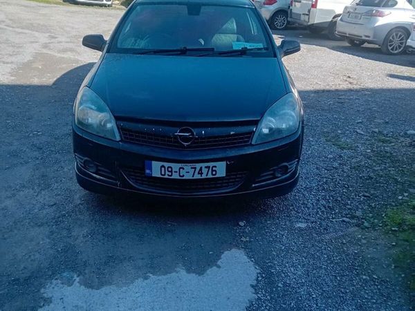 Opel Astra Hatchback, Petrol, 2009, Black
