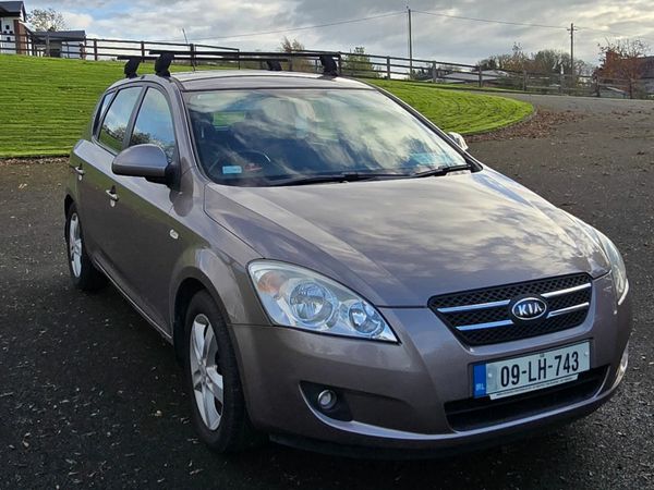 Kia Ceed Hatchback, Diesel, 2009, Beige