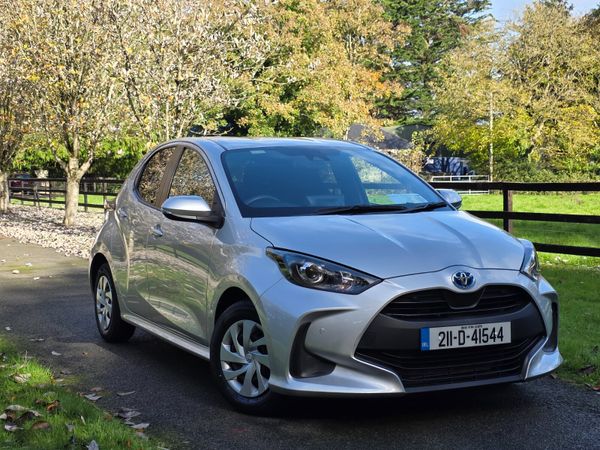 Toyota Yaris Hatchback, Petrol Hybrid, 2021, Silver