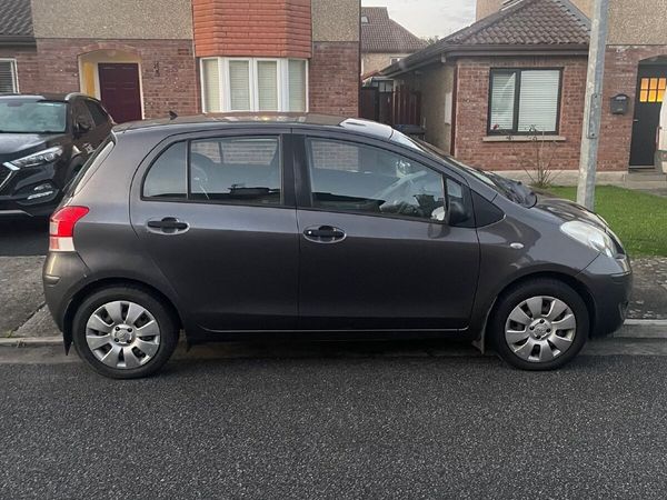 Toyota Yaris Hatchback, Petrol, 2010, Grey