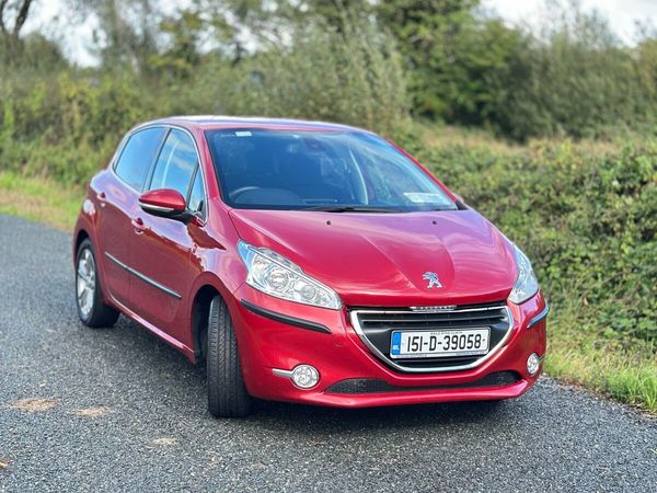 Peugeot 208 Hatchback, Petrol, 2015, Red