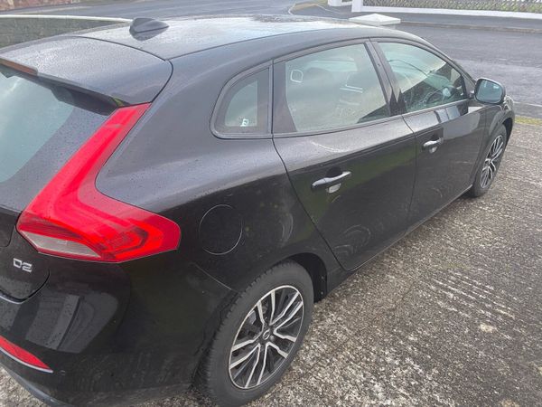 Volvo V40 Hatchback, Diesel, 2017, Black