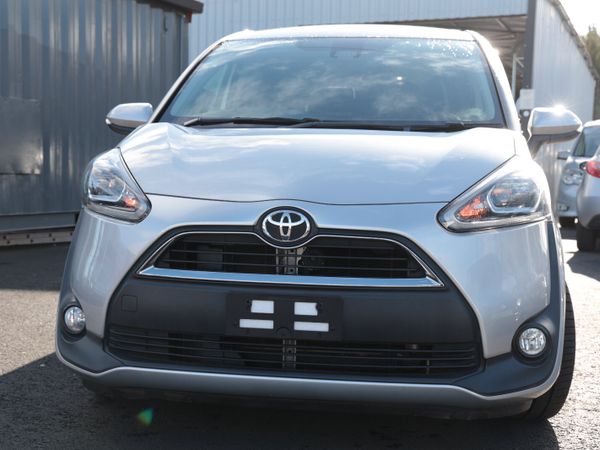 Toyota Sienta Hatchback, Petrol, 2016, Silver
