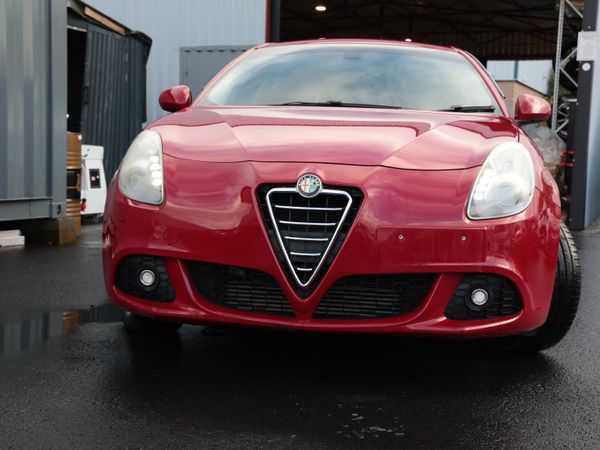 Alfa Romeo Giulietta Hatchback, Petrol, 2013, Red