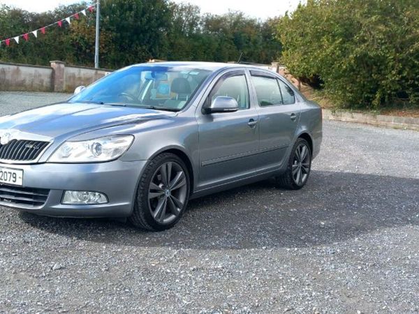 Skoda Octavia Saloon, Diesel, 2012, Grey
