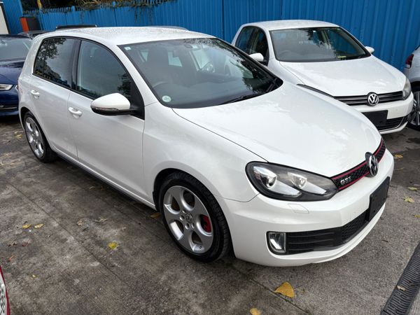 Volkswagen Golf Hatchback, Petrol, 2011, White