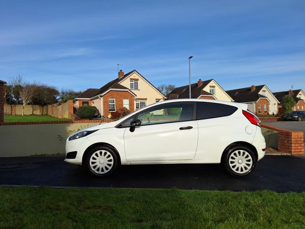 Ford Fiesta Hatchback, Diesel, 2014, White