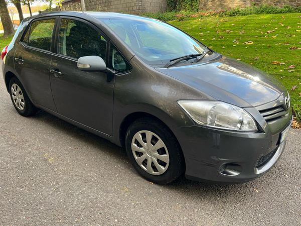 Toyota Auris Hatchback, Petrol, 2011, Grey