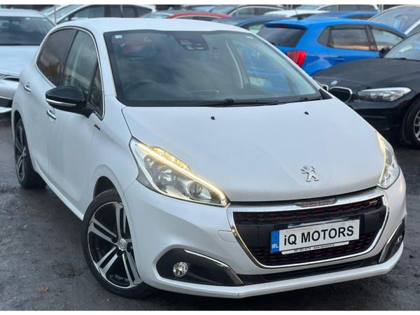Peugeot 208 Hatchback, Petrol, 2016, White