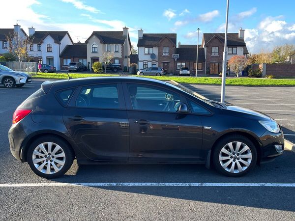 Opel Astra MPV, Petrol, 2012, Black