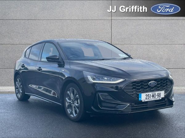 Ford Focus Hatchback, Petrol Hybrid, 2025, Black
