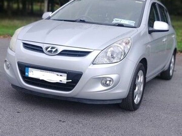Hyundai i20 Hatchback, Petrol, 2010, Silver