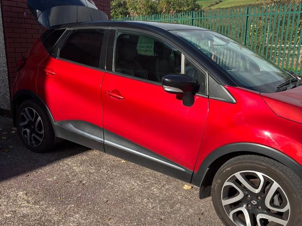 Renault Captur Hatchback, Diesel, 2016, Red