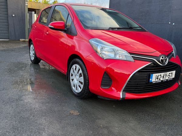 Toyota Yaris Hatchback, Petrol, 2014, Red