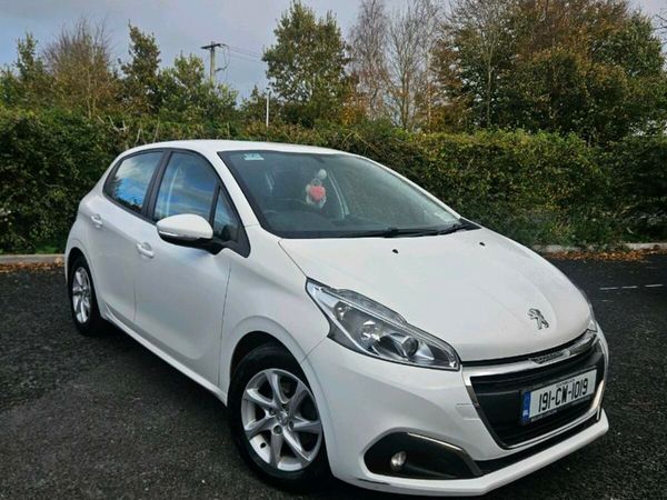 Peugeot 208 Hatchback, Petrol, 2019, White