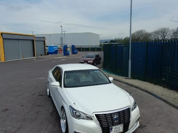 Toyota Crown Saloon, Petrol Hybrid, 2017, White