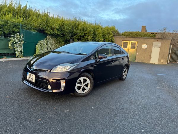 Toyota Prius Hatchback, Petrol Hybrid, 2015, Purple