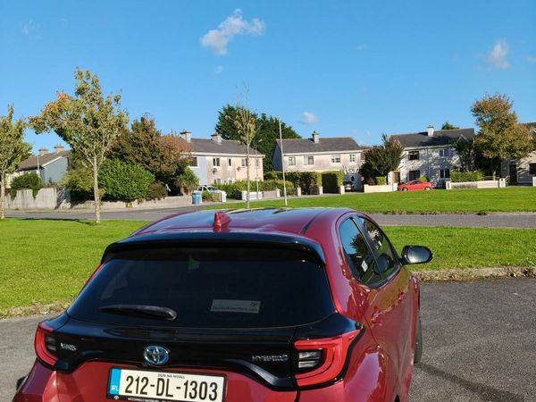 Toyota Yaris Hatchback, Petrol Hybrid, 2021, Red