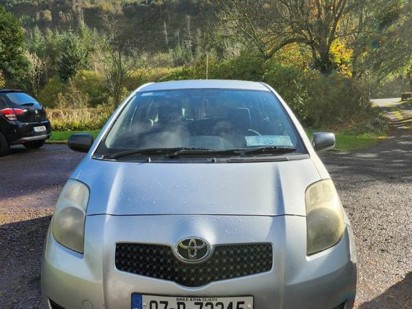 Toyota Yaris Hatchback, Petrol, 2007, Silver