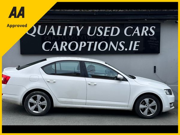 Skoda Octavia Hatchback, Diesel, 2014, White