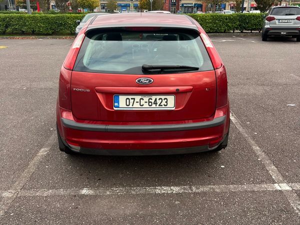 Ford Focus Hatchback, Petrol, 2007, Red