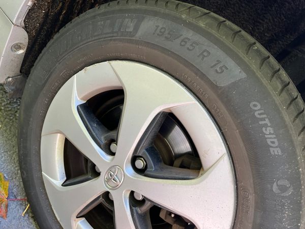 Toyota Prius Hatchback, Petrol Hybrid, 2016, Silver