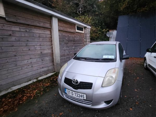 Toyota Yaris Hatchback, Petrol, 2007, Silver