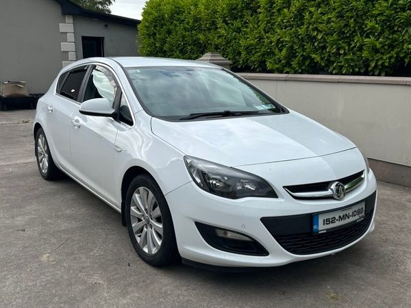 Vauxhall Astra Hatchback, Diesel, 2015, White