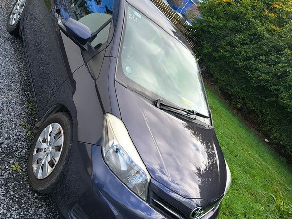 Toyota Yaris Hatchback, Diesel, 2013, Blue