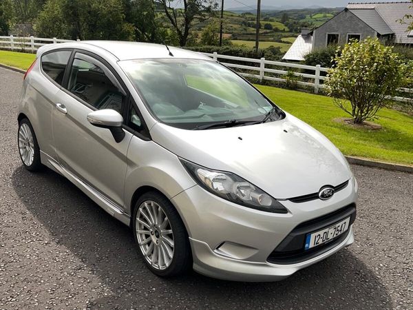 Ford Fiesta Hatchback, Petrol, 2012, Silver