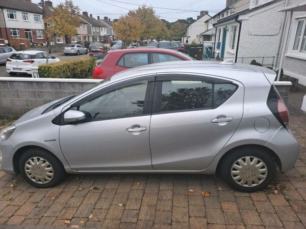 Toyota Aqua Hatchback, Petrol Hybrid, 2016, Silver