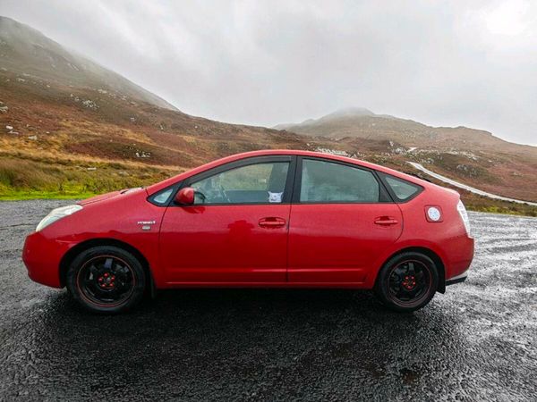 Toyota Prius Hatchback, Petrol Hybrid, 2008, Red