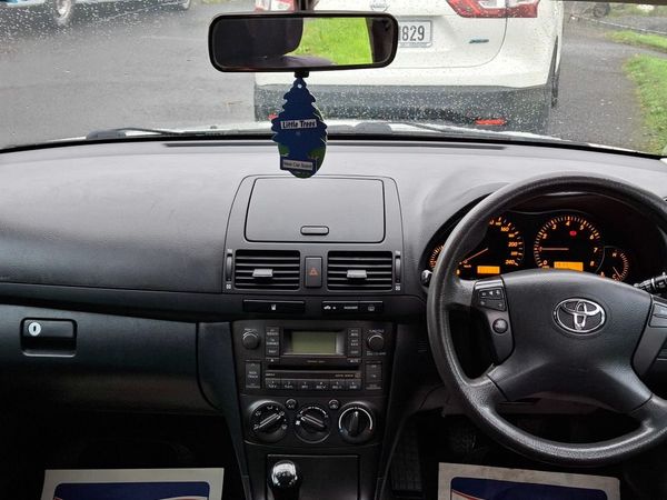 Toyota Avensis Saloon, Petrol, 2007, Silver
