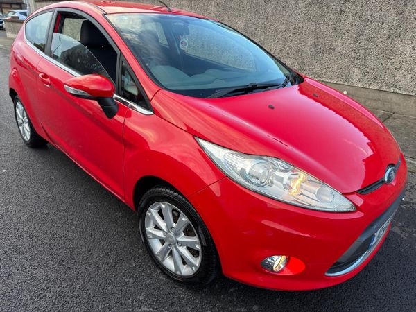 Ford Fiesta Hatchback, Petrol, 2010, Red