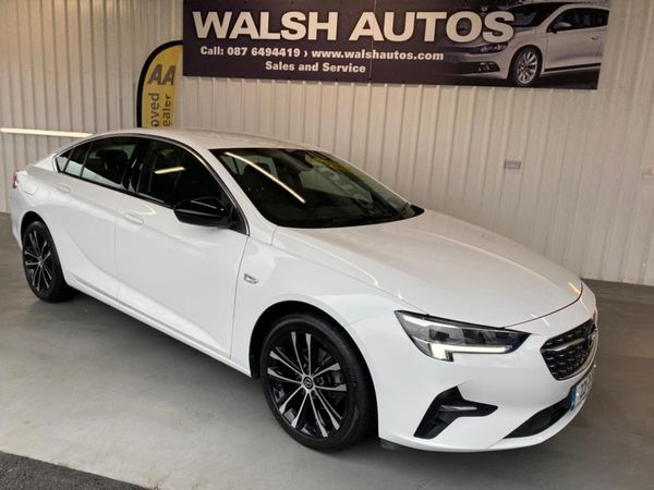 Opel Insignia Hatchback, Diesel, 2022, White