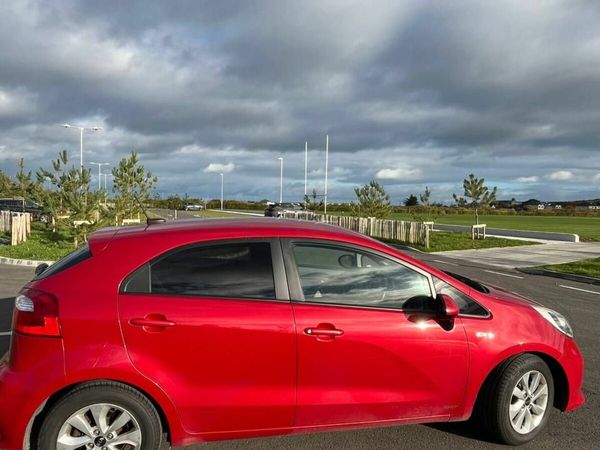 Kia Rio Hatchback, Diesel, 2015, Red