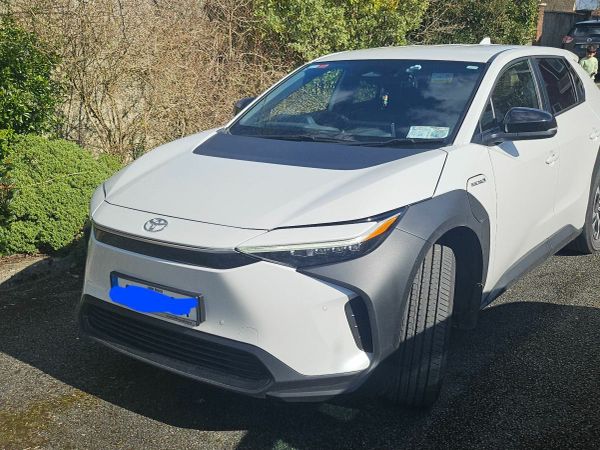 Toyota bZ4X Estate/Jeep, Electric, 2022, White