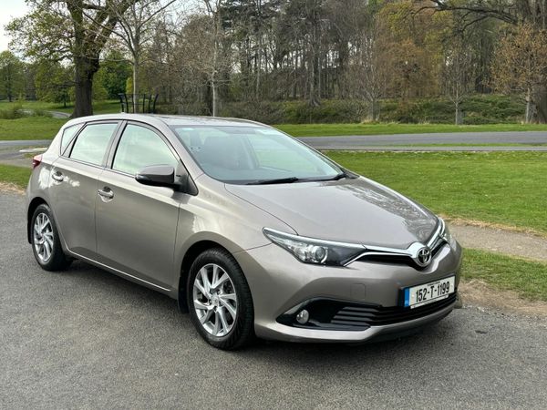 Toyota Auris Hatchback, Diesel, 2015, Bronze