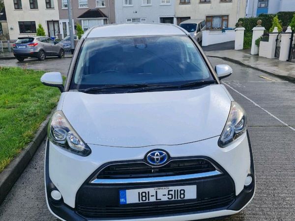 Toyota Sienta MPV, Petrol Hybrid, 2018, White