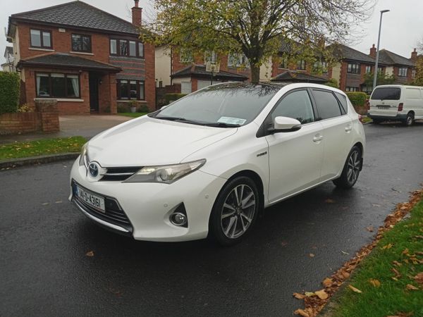 Toyota Auris Hatchback, Petrol Hybrid, 2014, White
