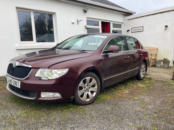 Skoda Superb Hatchback, Diesel, 2012, Red