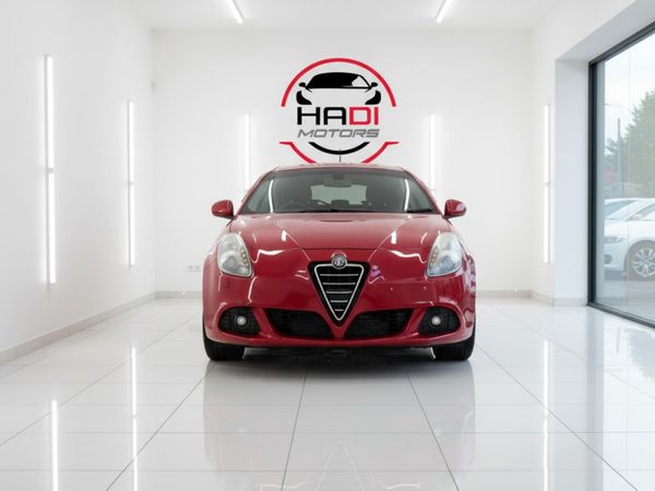 Alfa Romeo Giulietta Hatchback, Petrol, 2013, Red
