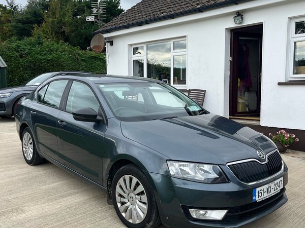 Skoda Octavia Saloon, Diesel, 2015, Grey